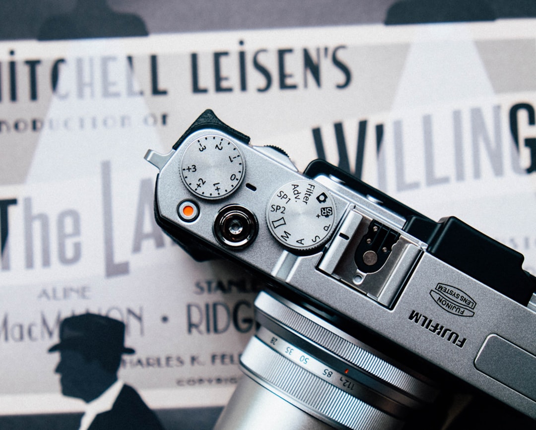 Menggenggam Fujifilm X-T5 Langsung Bikin Kamu Ketagihan Motret Ini Alasannya