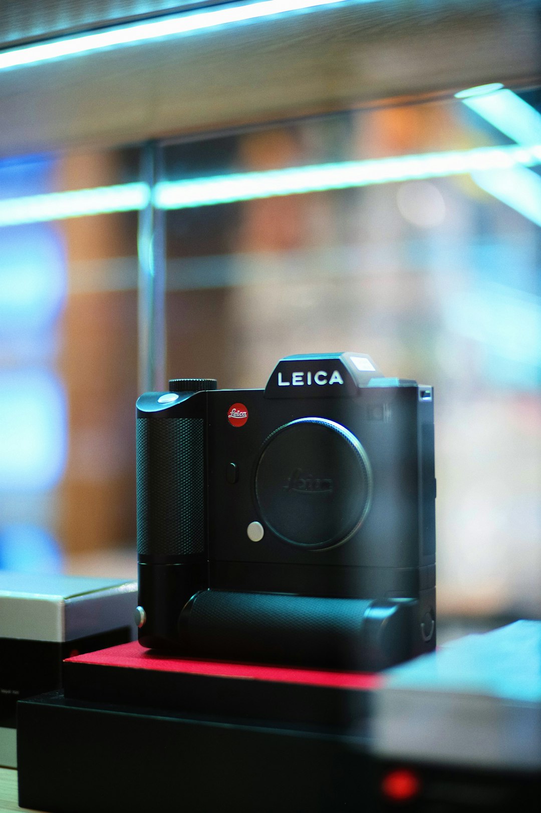 Leica Q3 Kamu Nggak Cuma Beli Kamera Tapi Pengalaman Memotret yang Nggak Ada Duanya